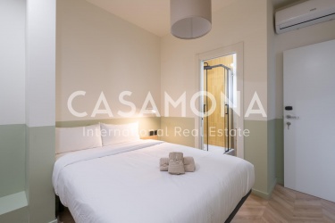 Moderne tweepersoonsslaapkamer in een gedeeld appartement met 5 slaapkamers in Eixample Dreta