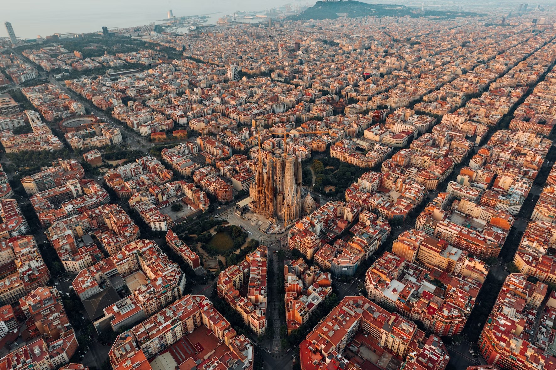 SELL YOUR PROPERTY WITH CASAMONA OR GO SOLO IN BARCELONA?